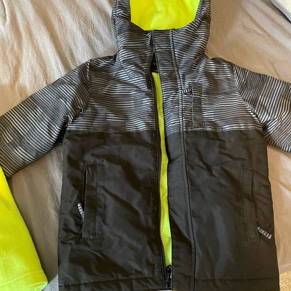 Boys children’s place winter jacket.  Detached fleece